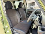 運転席シート廻りは使用感も少なく、良好な状態となっています。前オーナー様が丁寧に使っていたことがよくわかりますね。