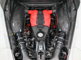 V8ツインターボエンジンからは、720cvのパワーを出力します。