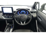 スポーティームード溢れる運転席周りですね。 クイックなドライビングに対応できるよな運転席回りになっています。 ドライブがますます楽しくなりますね!