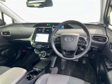 運転席まわりです。 各操作スイッチは使いやすい位置に配置されてます。
