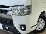 【LEDヘッドライト】悪天候や夜間走行時も良好な視界を確保し安心して運転できる高輝度LEDヘッドライトを装備!点灯速度が早く、消費電力も抑えられています。