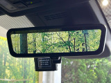 【デジタルインナーミラー】後席の大きな荷物や同乗者で後方が確認しづらい時でも安心!カメラが撮影した車両後方の映像をルームミラー内に表示。クリアな視界で状況の確認が可能です!