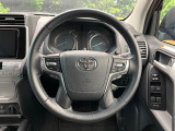 【純正革巻きステアリング】上質な革を使用することで、手にしっかり馴染みとても運転しやすいハンドルです♪