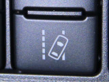 車線逸脱警報装置を装備しております。