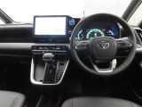 ぜひ展示車の運転席に座ってみてください。