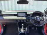 運転席周りです。カップホルダーや小物の収納などは必須ですよね!!使い勝手の良いつくりになっております!!
