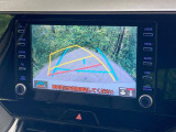 【バックカメラ】駐車時に後方がリアルタイム映像で確認できます。大型商業施設や立体駐車場での駐車時や、夜間のバック時に大活躍!運転スキルに関わらず、今や必須となった装備のひとつです!