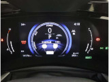 とっても見やすいメーターです。夜間時はラグジュアリーな気分にさせてくれる照明が魅力ですので、夜のドライブも楽しみになりますよ♪