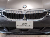 【キドニーグリル】BMWは約90年もの間、ほぼ全ての車両にひと目でBMWだと分かるこの特徴的なフロントグリルが備えられ、デザイン・アイコンとして親しまれてきました。