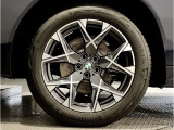 【BMWアロイホイル】軽量かつ強度に拘ったアロイホイル。走行性能ポテンシャルを引き出す設計。車の足元を引き締めてくれる大きなポイントはアロイホイルです。