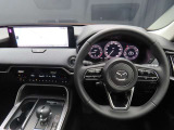 運転席にお座りになった際のイメージです。視界やシートの座り心地にポジション、各装備へのアクセスのしやすさ等、実際に触れてお確かめください。