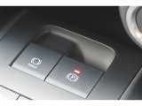 電動パーキングブレーキを搭載。スイッチ操作でパーキングブレーキを作動・解除することが可能ですので、操作の力が不要ですよ♪