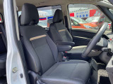 ひじ掛けが付いて運転が楽です