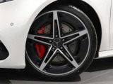 【加速もコーナリングも思いのまま!AMG 4MATIC 】走行状況とドライバーの意思に応じて前後トルクを100:0ー50:50で配分。エンジンパワーを余すところなく路面に伝達しながらの発信やコーナリングが可能です!