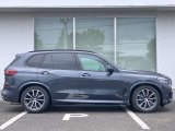 オリジナル・サービスもついたBMW自動車保険も取り扱っております。BMW自動車保険にご加入いただくと、万一のトラブルを24時間365日サポートするエマージェンシー・サービスの〈プレミアム〉をご利用いただけます。