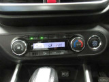使用頻度の高いスイッチを運転席側にレイアウトした、オートエアコンです。