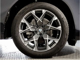 【BMWアロイホイル】軽量かつ強度に拘ったアロイホイル。走行性能ポテンシャルを引き出す設計。車の足元を引き締めてくれる大きなポイントはアロイホイルです。