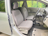 運転席まわりには十分なスペースがあり、大柄な方でもゆったり運転していただける環境です。