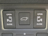 【パワーバックドア】スマートキーや運転席のボタンを押すだけでリアゲートが自動で開閉します!荷物を持っている時や、高い位置にあるバックドアを閉める際に便利な機能です♪
