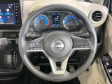 インテリアに合わせたデザインのステアリングは、運転される方のことも考え、運転しやすい形状、大きさです。是非一度、実際に触ってお確かめください。