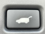 ◆【パワーテールゲート】荷物を抱えた状態でもリアゲートの開閉が可能です!お買い物時やアウトドアの際に役立ちますね。