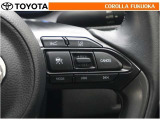 高速道路などを一定の速度で走行したい場合に、スイッチを操作することでアクセルペダルを踏まずに定速走行できます。