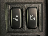 【両側パワースライドドア】スマートキーや運転席のスイッチで後席両側スライドドアの開閉が可能♪電動だから力を入れてドアを開ける必要が無く、小さなお子様でも簡単に開け閉めでき快適です♪