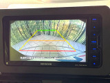【バックカメラ】駐車時に後方がリアルタイム映像で確認できます。大型商業施設や立体駐車場での駐車時や、夜間のバック時に大活躍!運転スキルに関わらず、今や必須となった装備のひとつです!