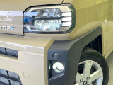 【LEDヘッドライト】悪天候や夜間走行時も良好な視界を確保し安心して運転できる高輝度LEDヘッドライトを装備!点灯速度が早く、消費電力も抑えられています。