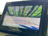 【バックカメラ】駐車時に後方がリアルタイム映像で確認できます。大型商業施設や立体駐車場での駐車時や、夜間のバック時に大活躍!運転スキルに関わらず、今や必須となった装備のひとつです!