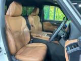 運転席シート廻りは使用感も少なく、良好な状態となっています。前オーナー様が丁寧に使っていたことがよくわかりますね。
