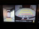 パノラミックビューモニター付きです。車両を上から見たような映像をディスプレイオーディオ画面に表示。運転席からの目視だけでは見にくい、車両周辺の状況をリアルタイムでしっかり確認できます。