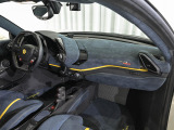 カラードインナーディテールを採用し、キャビンの細部に至るまで統一感のある美しいカラーコーディネートが施されています。