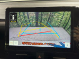 【バックカメラ】駐車時に後方がリアルタイム映像で確認できます。大型商業施設や立体駐車場での駐車時や、夜間のバック時に大活躍!運転スキルに関わらず、今や必須となった装備のひとつです!