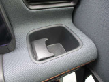 運転席で使用できるドリンクホルダーです。