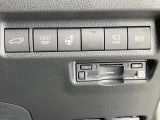 【パワーバックドア】スマートキーや運転席のボタンを押すだけでリアゲートが自動で開閉します!荷物を持っている時や、高い位置にあるバックドアを閉める際に便利な機能です♪