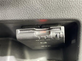【ETC】有料道路を利用する際に料金所で停止することなく通過できる、ETC車載器(ノンストップ自動料金収受システム機器)が装備されています。セットアップを行うことで利用可能になります。