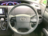 【純正革巻きステアリング】上質な革を使用することで、手にしっかり馴染みとても運転しやすいハンドルです♪