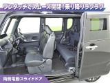 両側パワースライドドアなので、荷物で手がいっぱいの時でも無理なく開ける事が出来ます。