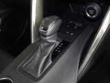 電動パーキングブレーキ・ブレーキホールドを装備してます。ホールド機能は信号待ちが多い一般道で疲労軽減になり、大好評です!