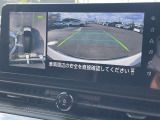 上空から見下ろしているかのような映像で、駐車をサポ-ト。MOD(移動物 検知)機能付インテリジェント アラウンドビュ-モニタ-。