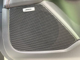【BOSEサウンドシステム】メーカーオプションの高品位サウンドシステムを搭載。専用のチューニングが施された大小様々なスピーカーから良質なサウンドが奏でられ、臨場感あふれる音響空間を演出します。
