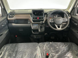 【インパネ】運転のしやすさを最優先に設計された見晴らしの良いフロントビュー。車両間隔が掴みやすく狭い道でも安心♪「安全」と「品質」を最優先に、安心してお乗りいただけるクルマを提供いたします。