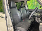 運転席まわりには十分なスペースがあり、大柄な方でもゆったり運転していただける環境です。