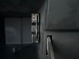 【ETC】有料道路を利用する際に料金所で停止することなく通過できる、ETC車載器(ノンストップ自動料金収受システム機器)が装備されています。セットアップを行うことで利用可能になります。