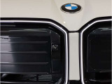 【キドニーグリル】BMWは約90年もの間、ほぼ全ての車両にひと目でBMWだと分かるこの特徴的なフロントグリルが備えられ、デザイン・アイコンとして親しまれてきました。
