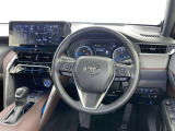 運転席まわりです。 各操作スイッチは使いやすい位置に配置されてます。