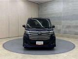 お車購入のポイントとなるフロントマスクです。上質で迫力あるデザインですね☆☆