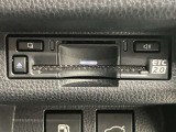 高速道路で便利な【ETC2.0】を装備しています。光ビーコン搭載で渋滞情報などナビゲーションと連動することで機能も充実いたします。他、観光施設に立ち寄るための高速料金割引サービス等もございます。