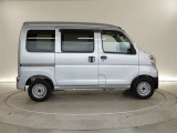 大きな開口部のスライドドアは、狭い駐車スペースでも乗り降りや荷物の積み下ろしも楽々です。